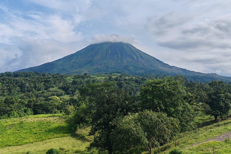 La Fortuna: Visit a Waterfall and Ride an ATV with Breakfast from San Jose La Fortuna: Visit a Waterfall and Drive an ATV with Breakfast from San Jose