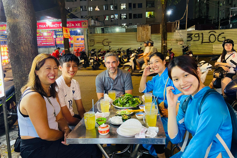 KISSTOUR| Saigón de Noche y Comida Callejera en MotoSaigón de Noche y Comida Callejera en Moto