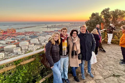 Barcelona från höjden: Montjuïc, linbanan, stranden och katamaran
