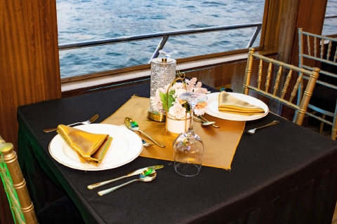 Dubaï : dîner-croisière dans la marina et musique en directMarina de Dubaï : croisière au coucher du soleil avec dîner buffet