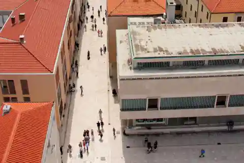 History Walking Group Tour in Old Center of Zadar