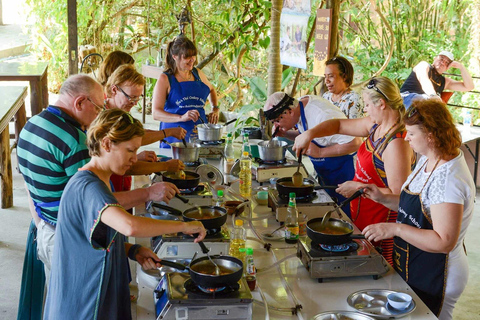 Krabi: Ya Thai evening Cooking Class with Transfer in Aonang Set Menu C