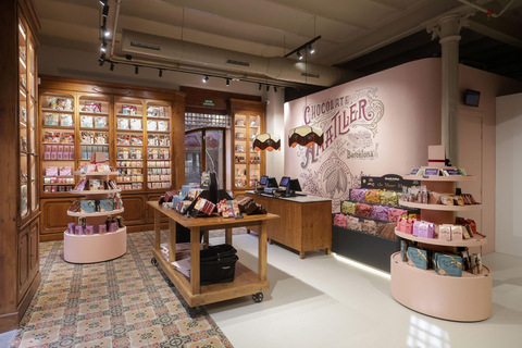 Barcelona & Chocolate Amatller History and Culture + Activity and Food Tasting Trip to Amatller Chocolate Barcelona with tasting - Spanish