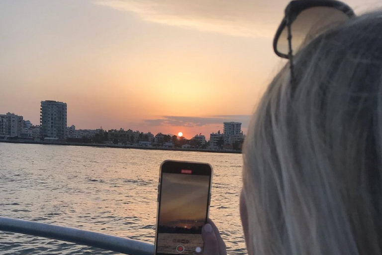 Larnaca: Privater Sonnenuntergang - Traditionelles Explorer N-Schiff