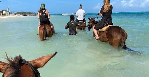Montego Bay: Private Horseback Ride & Blue Hole Tour