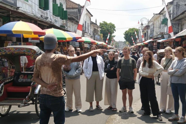 Yogyakarta: Discover Yogyakarta Walking Tour Small Group Tour