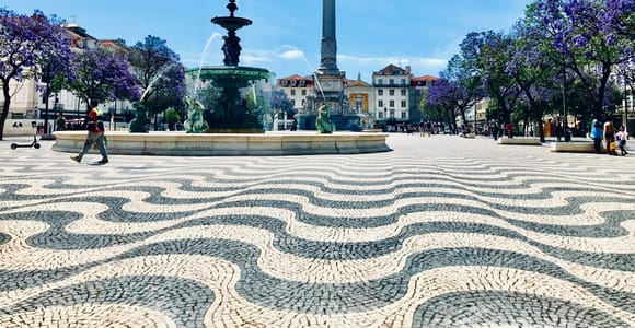 Lisbon: Old Town and Chiado Vintage Car Tour