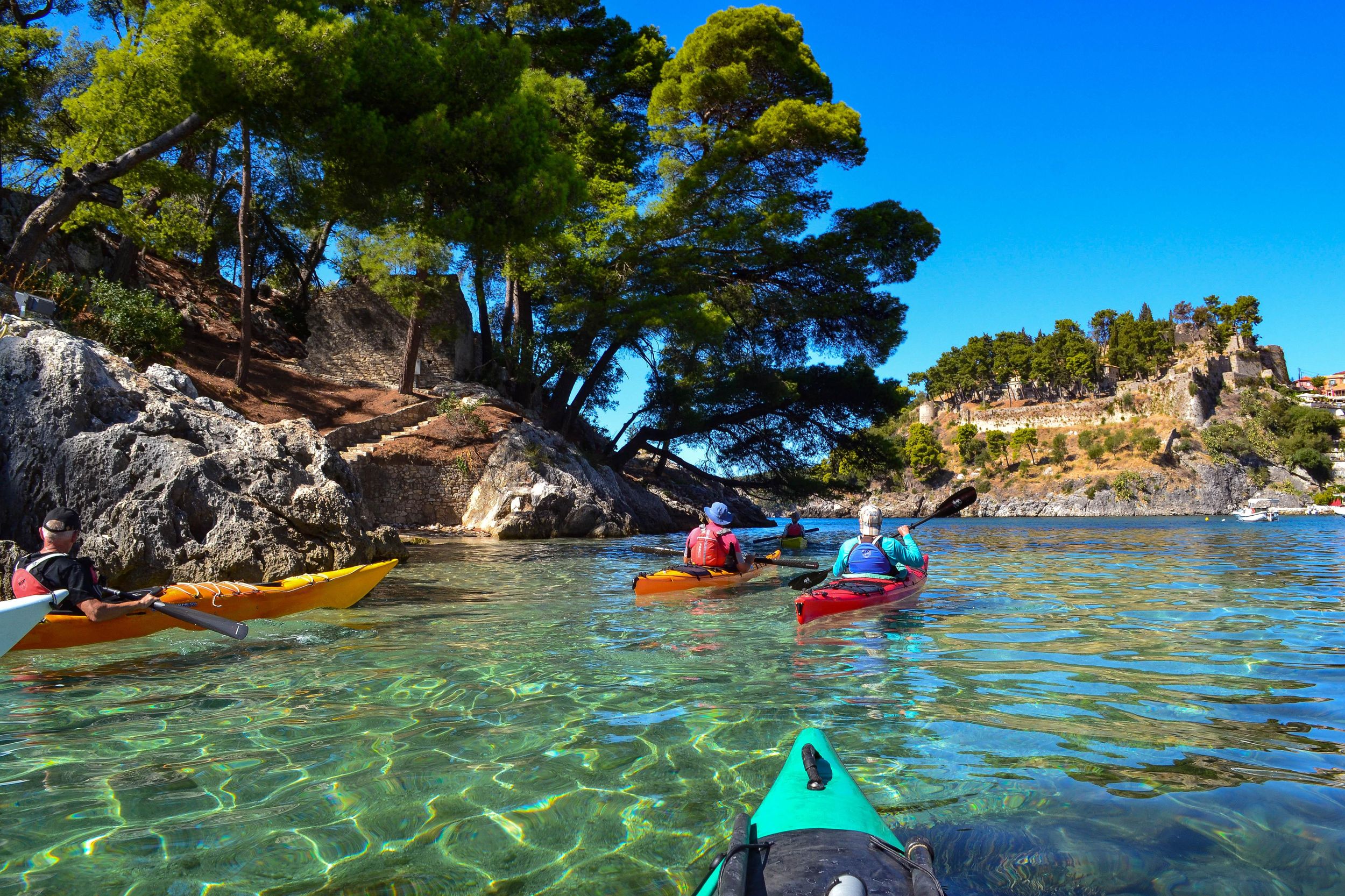 Seekajak Parga: Ein Küstenabenteuer und die Erkundung einer Insel