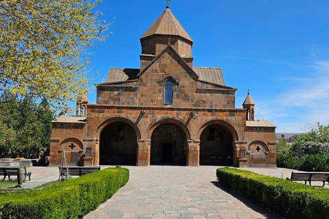 埃里温：埃奇米阿钦、赫里普西美、加扬和兹瓦尔特诺茨之旅Yerevan: Echmiadzin, Hripsime, Gayane &amp; Zvartnots Tour