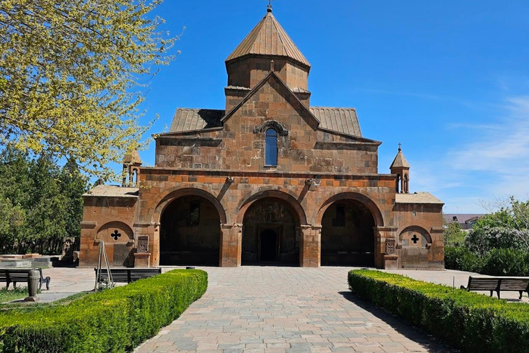 埃里温：埃奇米阿钦、赫里普西美、加扬和兹瓦尔特诺茨之旅Yerevan: Echmiadzin, Hripsime, Gayane &amp; Zvartnots Tour