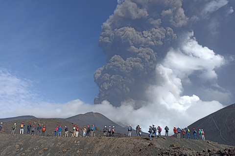 Excursão ao Etna para as crateras do cume 3345m