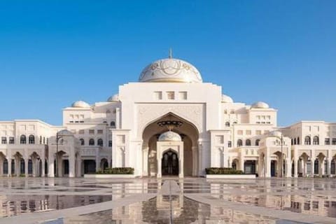 Abu Dhabi: Qasr Al Watan Entry Ticket & Private SUV Transfer