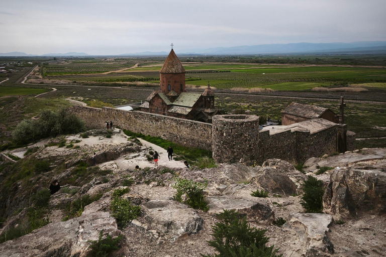 Tbilisi: Private Ride to Yerevan with Wine Tasting