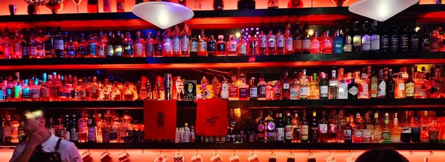 Tournée des bars de Shanghai (visite guidée) avec shots inclus