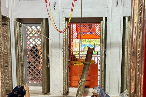 Varanasi: 12 Jyotirlinga Yatra – Guided Journey by Omvity