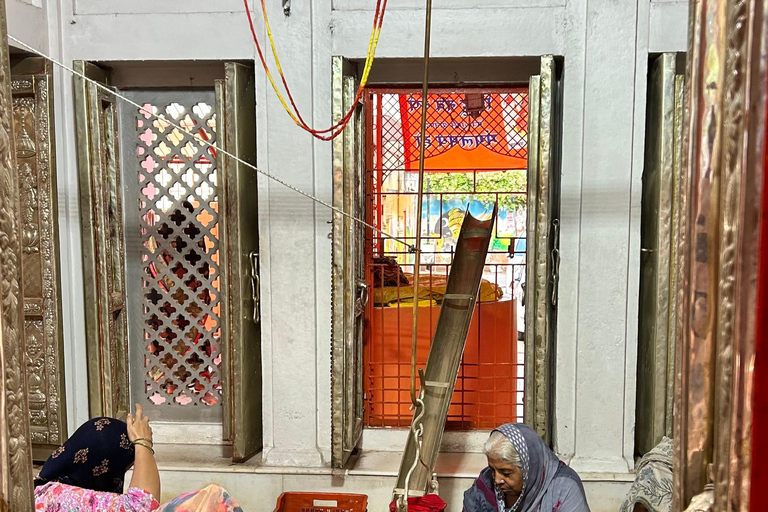 Varanasi: 12 Jyotirlinga Yatra – Guided Journey by Omvity