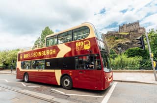 Edinburgh: Hop-On/Hop-Off-Tour mit dem Big Bus im offenen Bus