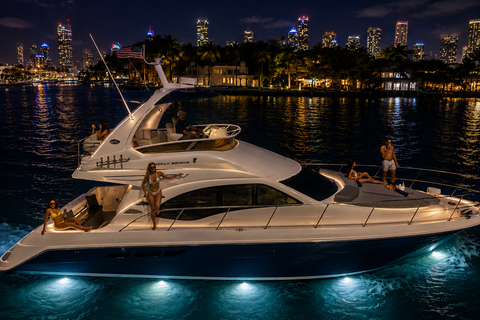 NIGHT TIME: Yacht experience through the Heart Of Miami