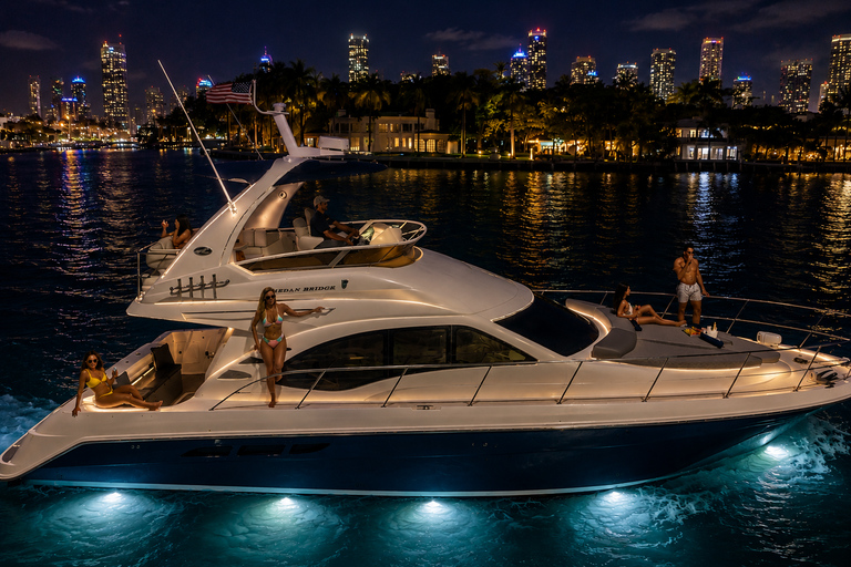 NIGHT TIME: Yacht experience through the Heart Of Miami