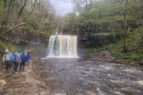 Guidad Breacon Beacons 4 vattenfall i dagsvandring från Cardiff