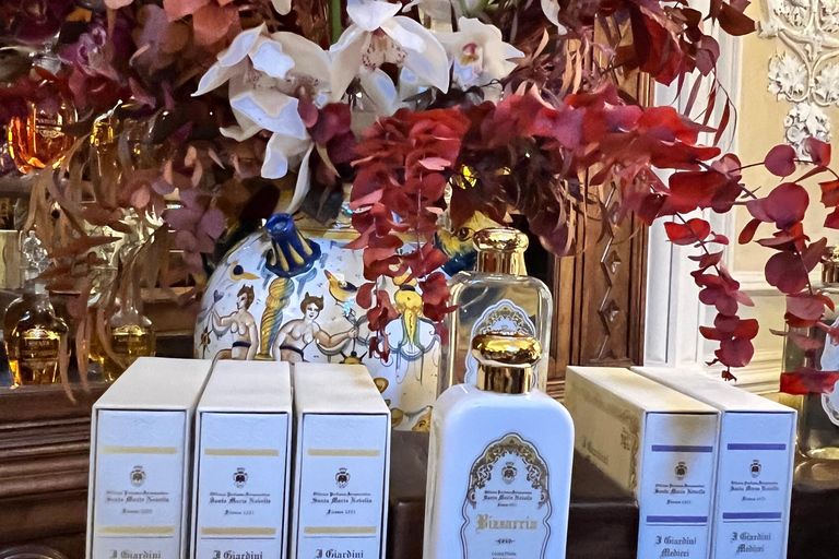 Florence: Guided Tour Europe's oldest pharmacy