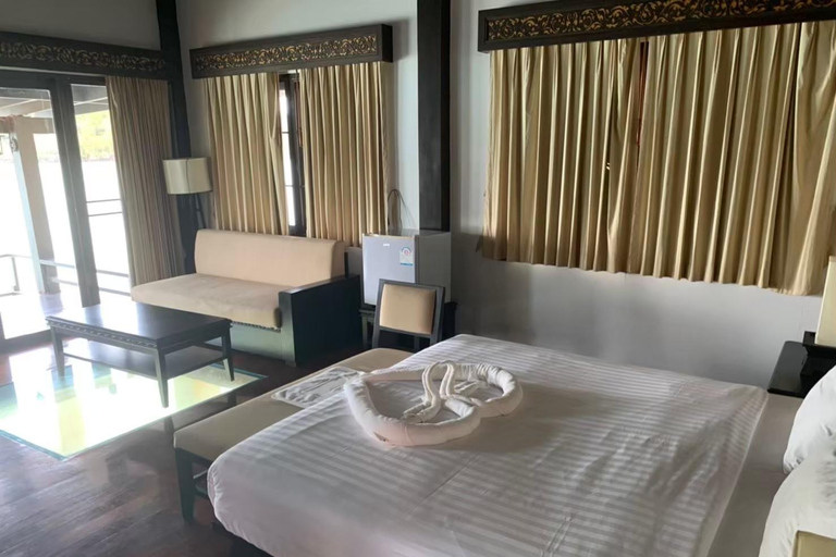 Phi Phi lee: Overwater Villa Stay with Boat Transfers