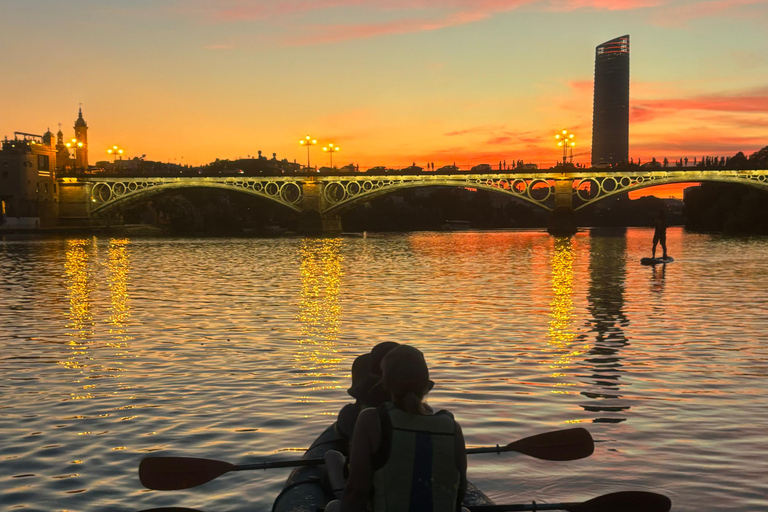Kajakken bij zonsondergang