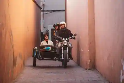 Marrakech : 3h off the beaten path private sidecar tour