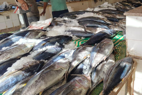 Muscat: Visit Sinaw Market, Izki Village, & Jarnan Cave Tour