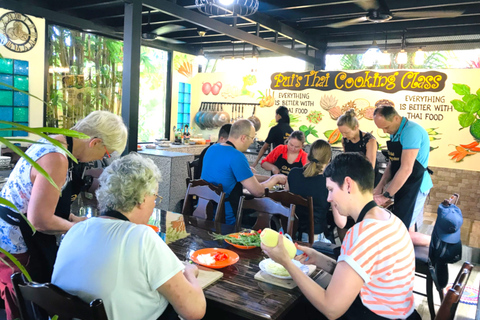 Autentica lezione di cucina tailandese e discesa in zattera di bambùBamboo Rafting | Corso di cucina | Cena