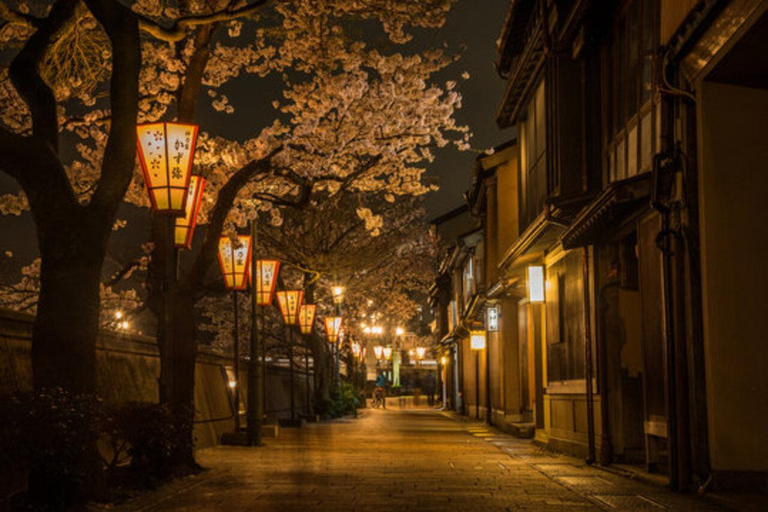 Kanazawa: Private night Tour with Geisha Districts