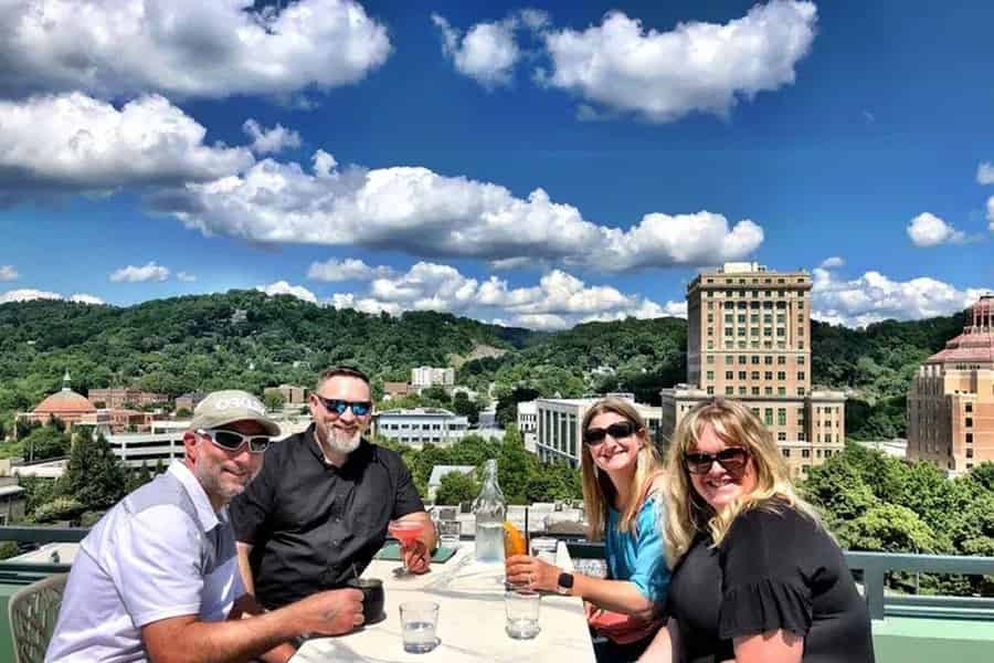 Asheville: Rooftop-Bar-Tour mit Cocktails und Mocktails. Foto: GetYourGuide