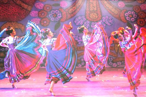 Aproveite o Ballet Folclórico no Palácio de Belas Artes.Curta o Ballet Folclórico no Palácio de Bellas Artes