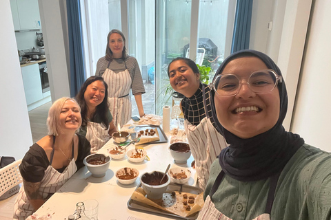 Ghent: Chocolate Truffle Workshop - Make and Take 25 Truffles Ghent: Chocolate Truffle Workshop - Create and Take Home 25 Truffles (Spanish)