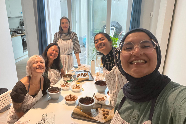 Ghent: Chocolate Truffle Workshop - Make and Take 25 Truffles Ghent: Chocolate Truffle Workshop - Create and Take Home 25 Truffles (Spanish)