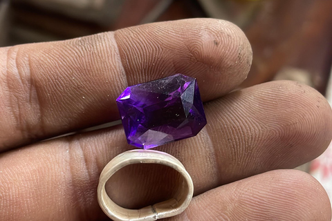 Unawatuna: Traditional Jewelry Making & Gemstone Workshop