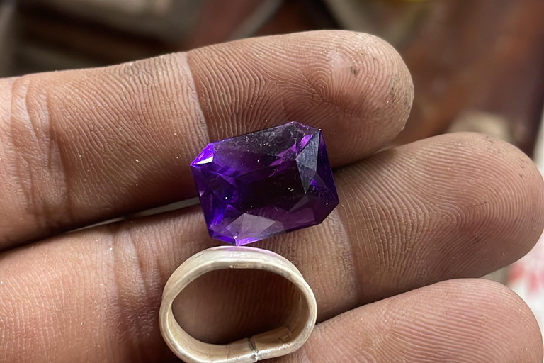 Unawatuna: Traditional Jewelry Making & Gemstone Workshop
