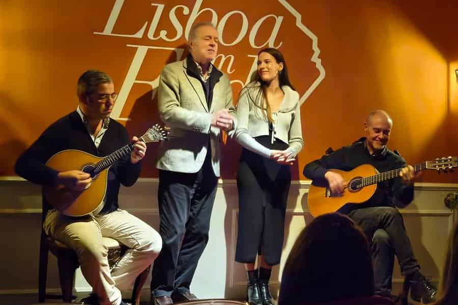 Lissabon: Live-Fado-Show mit Portwein im Lisboa em Fado. Foto: GetYourGuide