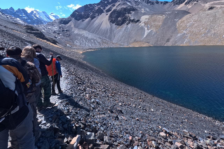 La Paz: Hike with a tour guide to the Ventanani Glacier Lagoon La Paz: Hike with a tour guide to Ventanani Glacier Lagoon
