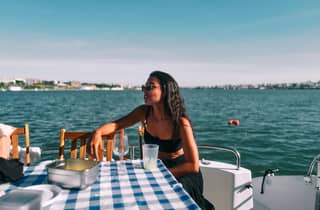 Lissabon: Private Luxus-Katamaran Tour mit Begrüßungsgetränk