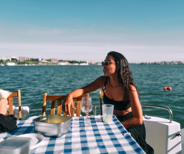 Lisboa: Tour particular num catamarã de luxo com bebida de boas-vindas