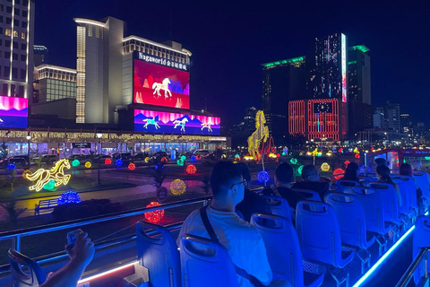 Phnom Penh: Night Bus Tour with Drinks, Snacks, and Music