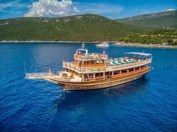 Tivat/Kotor: Boka Bay Full-Day Guided Cruise with Swim Stop