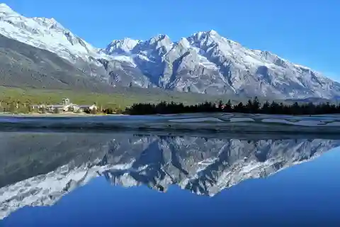 Lijiang: Jade Dragon Snow Mountain Guided Tour with Pickup