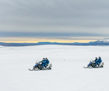 Fra Reykjavik: Den gylne sirkel og snøscootertur på breen
