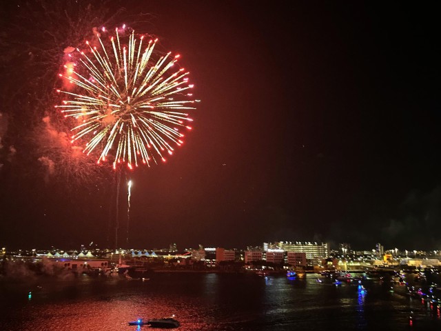 Visit Miami New Year's Eve Fireworks Cruise & Unlimited Champagne in Miami