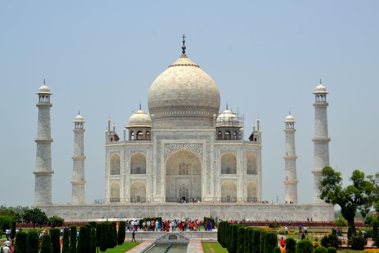 From New Delhi: Private Tour to Taj Mahal and Agra Fort Private Tour with Driver, Car, Entry Tickets, Lunch & Guide