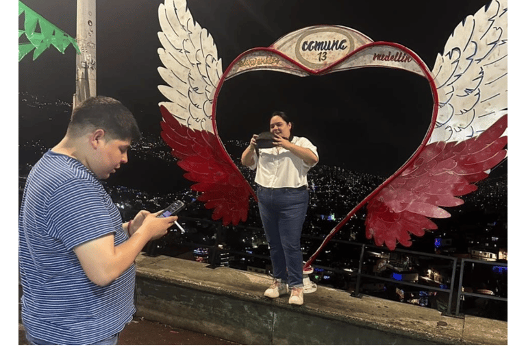 Comuna 13 Narrated by its Leaders