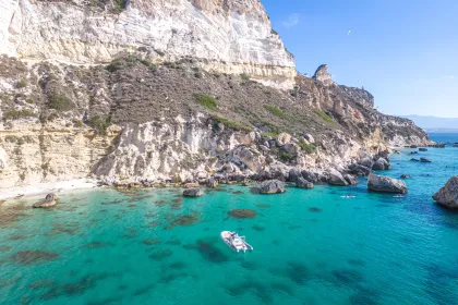 Cagliari: Zodiac Bootstour mit 3 Stopps zum Schnorcheln/Schwimmen