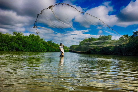 Cartagena: Lagoon Fishing with German or Italian Guide